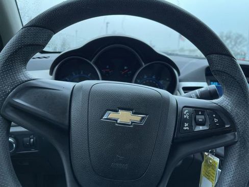 Used 2014 Chevrolet Cruze LS image 11