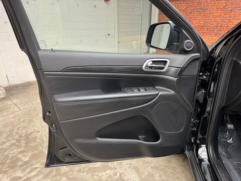 Used 2022 Jeep Grand Cherokee Laredo X image 11