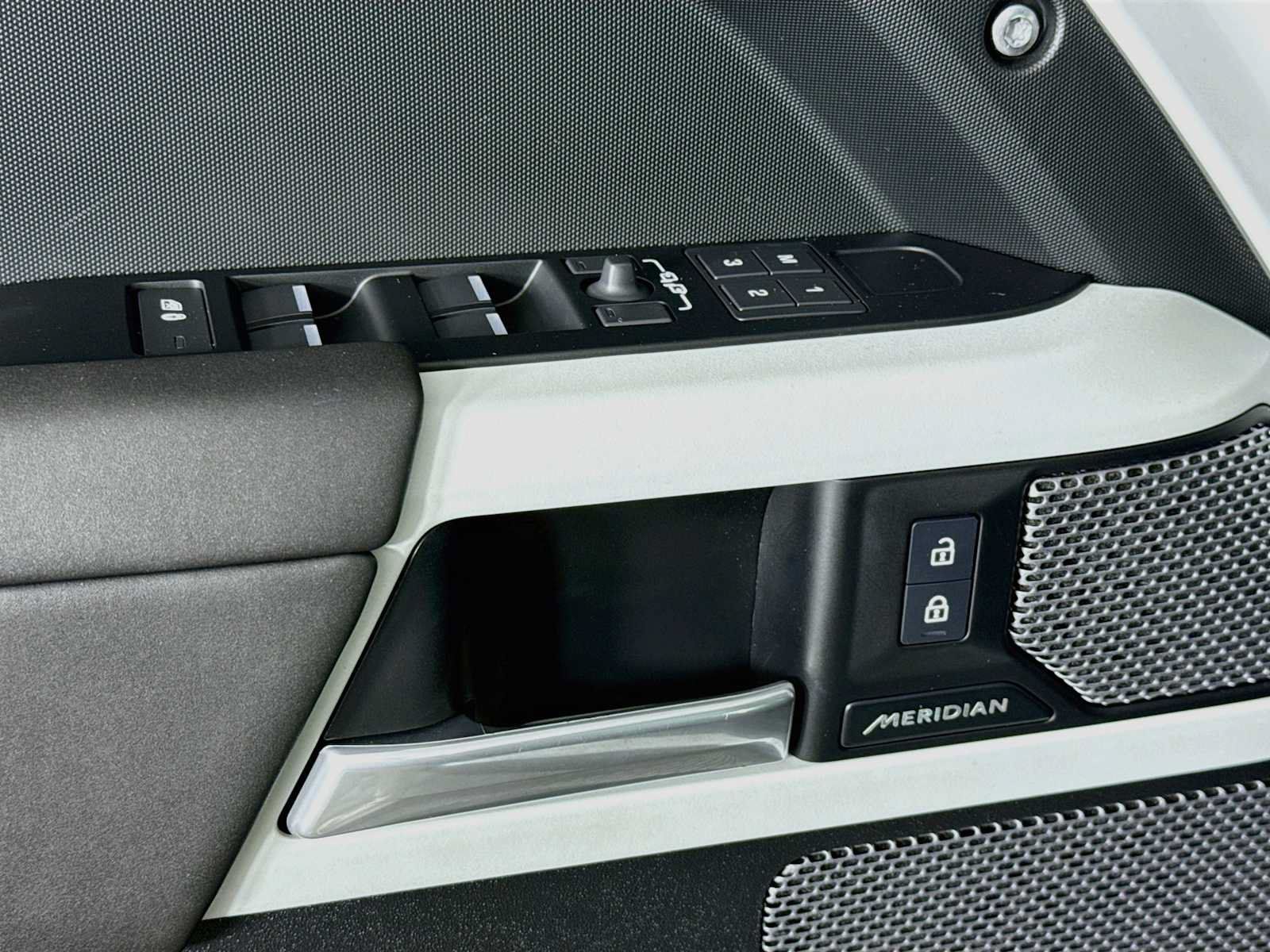Certified 2024 Land Rover Defender 110 S AWD/4WD image 19