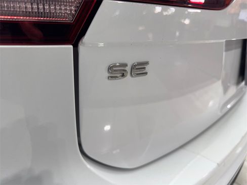 Used 2022 Volkswagen Tiguan SE image 23