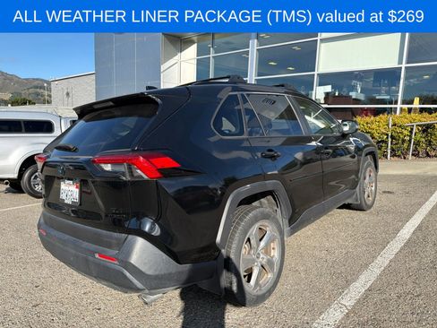Used 2021 Toyota RAV4 XLE Premium AWD/4WD image 8