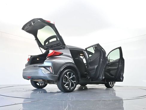 Used 2018 Toyota C-HR XLE FWD image 39