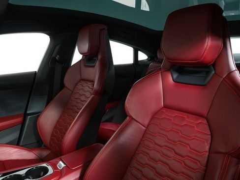 Used 2023 Audi e-tron GT Prestige image 5