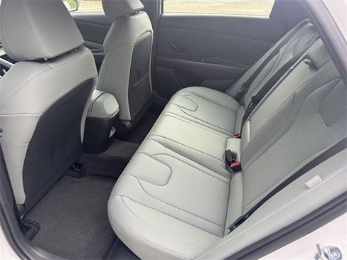 New 2025 Hyundai Elantra Limited image 19