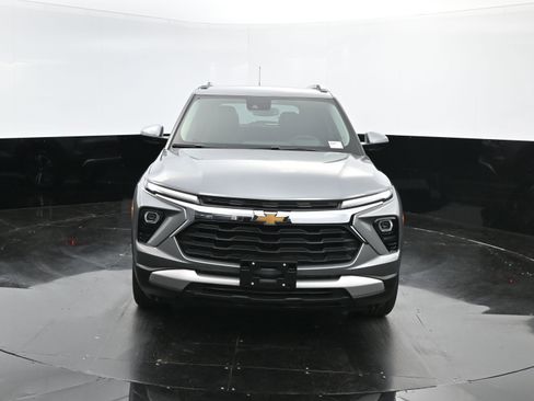 New 2025 Chevrolet TrailBlazer LT w/ Convenience Package FWD image 2