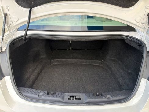 Used 2019 Ford Taurus Limited FWD image 21