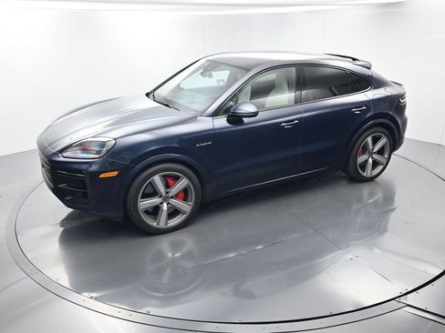 Certified 2025 Porsche Cayenne Turbo AWD/4WD image 31