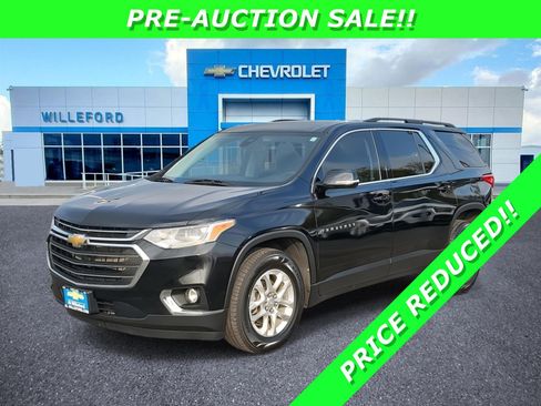 Used 2020 Chevrolet Traverse LT image 1