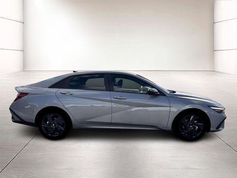 New 2026 Hyundai Elantra Sport image 9