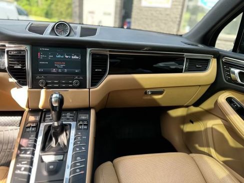 Used 2018 Porsche Macan Sport Edition image 20