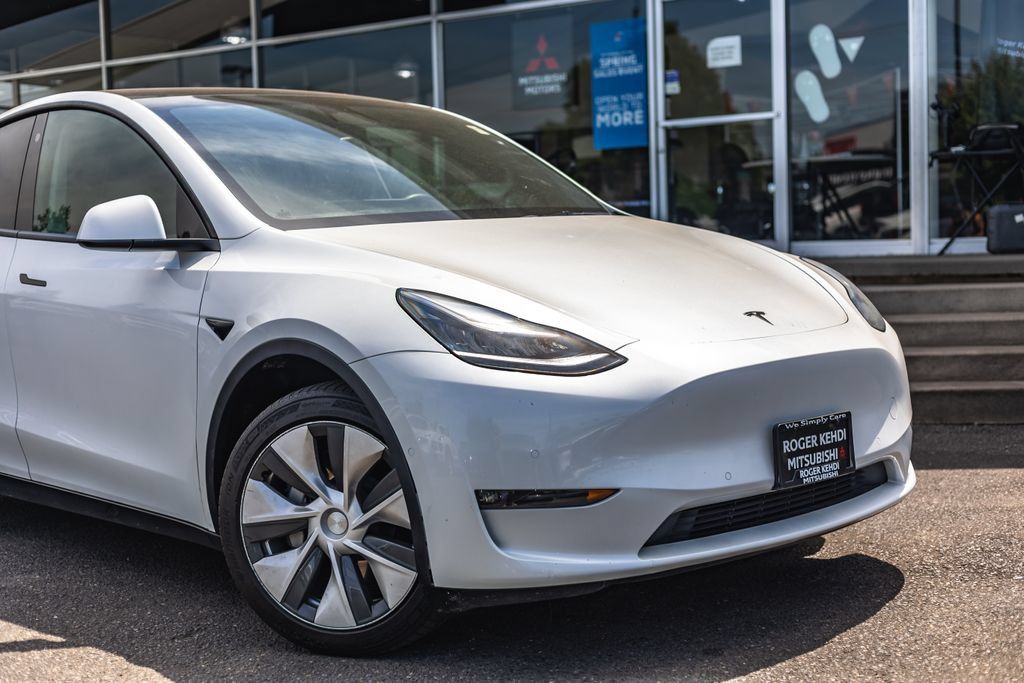Used 2021 Tesla Model Y Long Range AWD/4WD image 3
