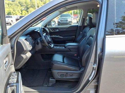 Used 2022 Nissan Pathfinder SL image 4