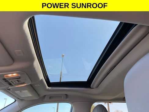 Used 2023 Toyota Highlander XLE image 9