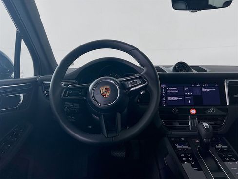 New 2026 Porsche Macan image 25