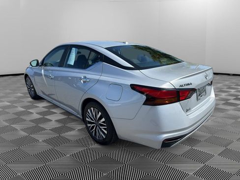 Used 2024 Nissan Altima 2.5 SV image 5