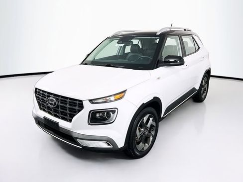 Certified 2023 Hyundai Venue Limited w/ Cargo Package image 3