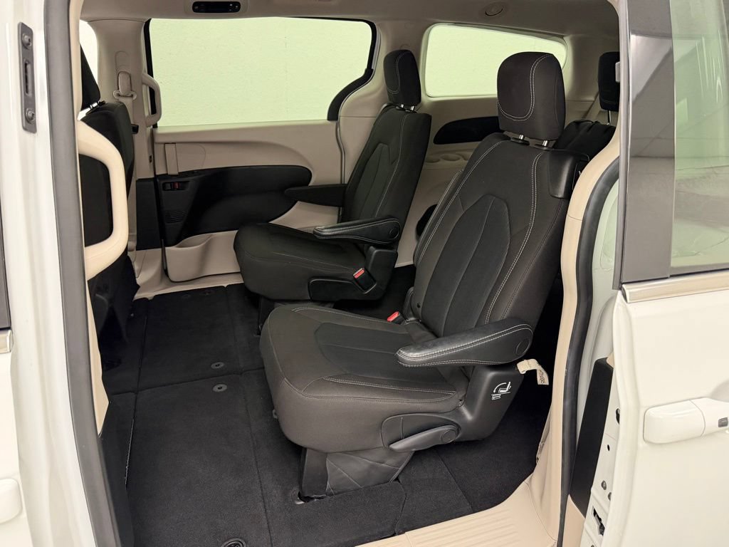 Used 2023 Chrysler Voyager LX FWD image 17