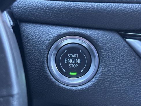 Used 2025 Cadillac XT4 Premium Luxury image 21