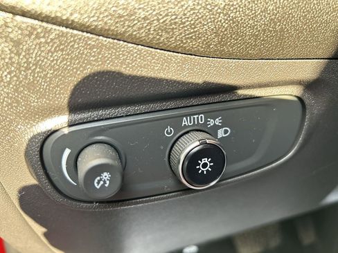 Used 2024 Chevrolet Equinox LT image 18