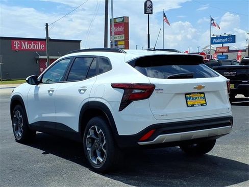 New 2026 Chevrolet Trax LT w/ Driver Confidence Package image 9