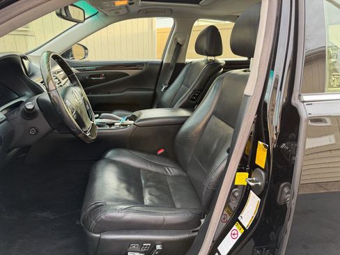 Used 2013 Lexus LS 460 AWD w/ Comfort Pkg image 24
