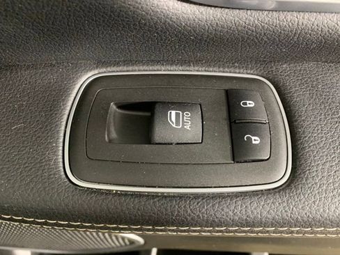 Used 2023 RAM 1500 Laramie AWD/4WD image 32