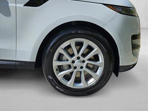 Used 2025 Land Rover Range Rover Sport image 10