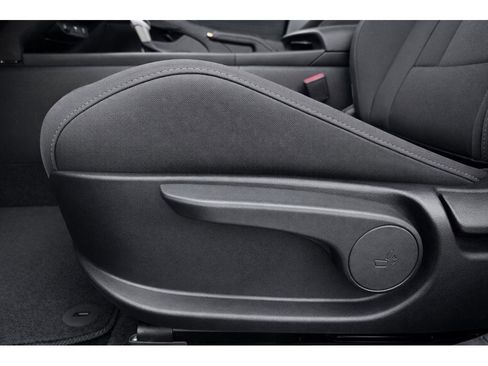 Used 2025 Hyundai Elantra Sport image 12