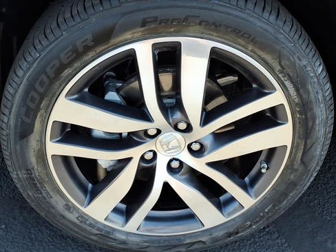 Used 2018 Honda Pilot Touring image 13