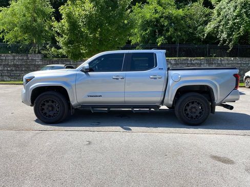 Used 2024 Toyota Tacoma SR5 RWD image 4