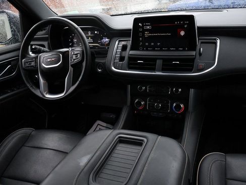 Used 2022 GMC Yukon SLT w/ SLT Premium Package image 17