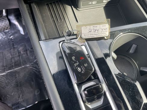 Used 2025 Volkswagen Atlas Cross Sport SE image 27