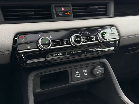 New 2025 Honda Pilot Touring image 31