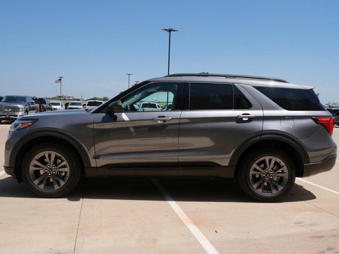 New 2026 Ford Explorer Active w/ Active Comfort Package AWD/4WD image 3