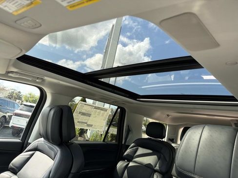 New 2026 Lincoln Navigator Reserve AWD/4WD image 31