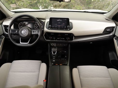 Used 2021 Nissan Rogue SV FWD image 18