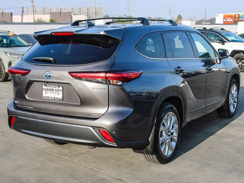 Used 2021 Toyota Highlander Limited image 9