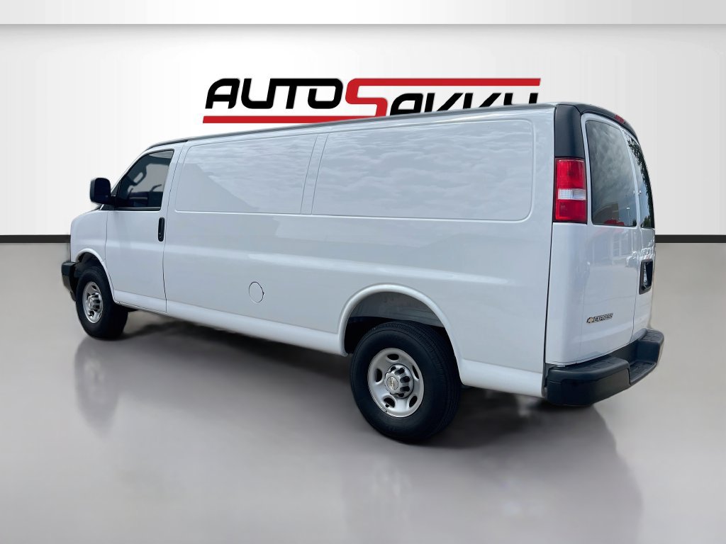 Used 2025 Chevrolet Express 3500 Extended w/ Driver Convenience Package RWD image 5