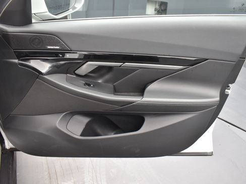 Used 2024 BMW 530i w/ Premium Package image 6