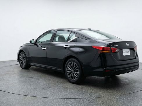 Used 2025 Nissan Altima 2.5 SV image 6