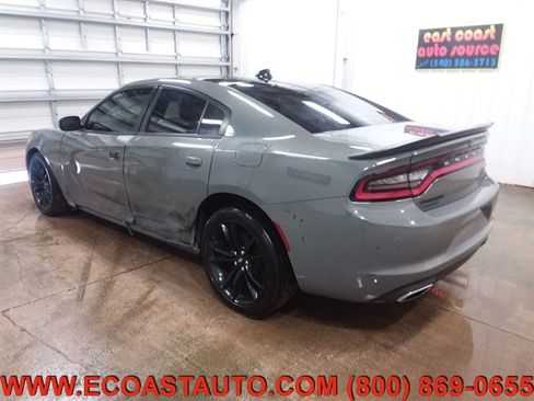 Used 2018 Dodge Charger R/T w/ Blacktop Package RWD image 3