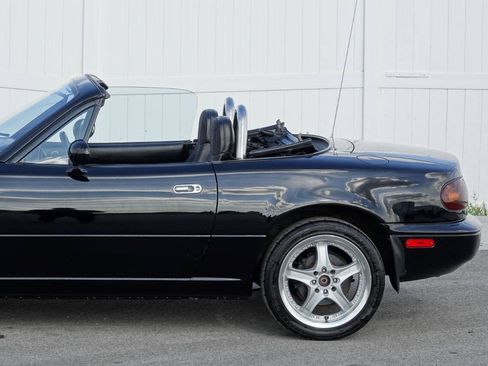 Used 1996 MAZDA MX-5 Miata RWD image 21