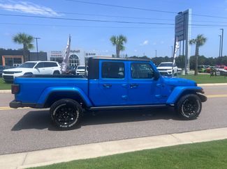 Used 2023 Jeep Gladiator Sport AWD/4WD video 1