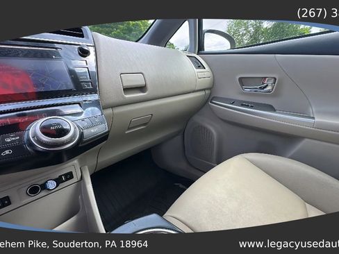 Used 2017 Toyota Prius V Four FWD image 41