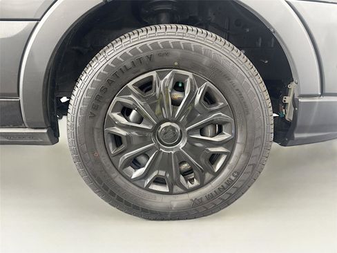 Used 2024 Ford Transit 350 XLT image 32