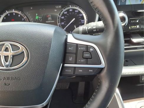 Used 2022 Toyota Highlander Limited AWD/4WD image 17