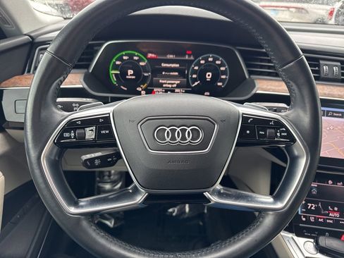 Used 2019 Audi e-tron Prestige w/ Prestige Package image 22