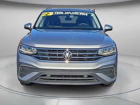 Used 2023 Volkswagen Tiguan SE w/ Panoramic Sunroof Package image 5