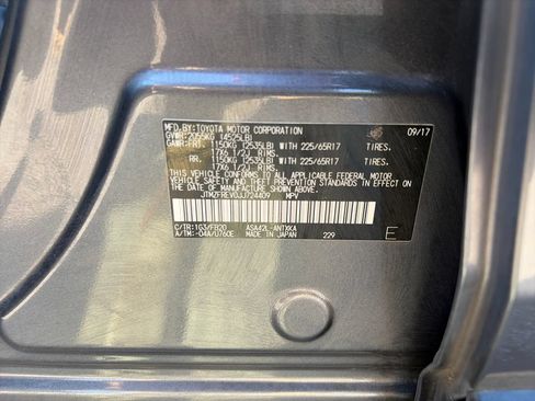Used 2018 Toyota RAV4 LE FWD image 28