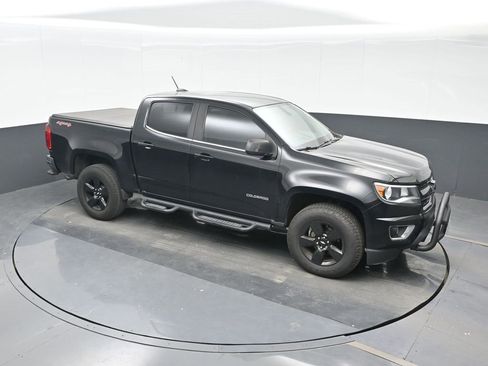 Used 2017 Chevrolet Colorado LT w/ Midnight Edition image 23